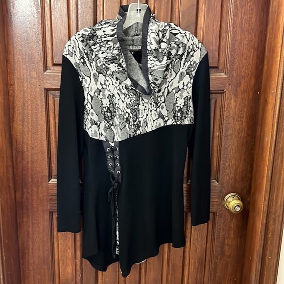 The Pyramid Collection Black Tunic Top Women's Small - Picture 5 of 5